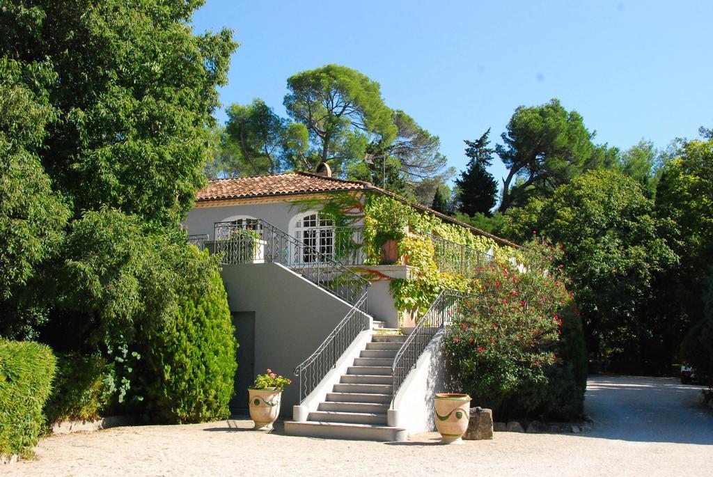 Hotel Les Mazets Des Roches Tarascon Exteriör bild