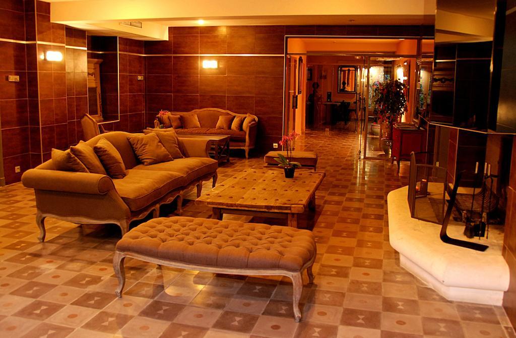 Hotel Les Mazets Des Roches Tarascon Exteriör bild