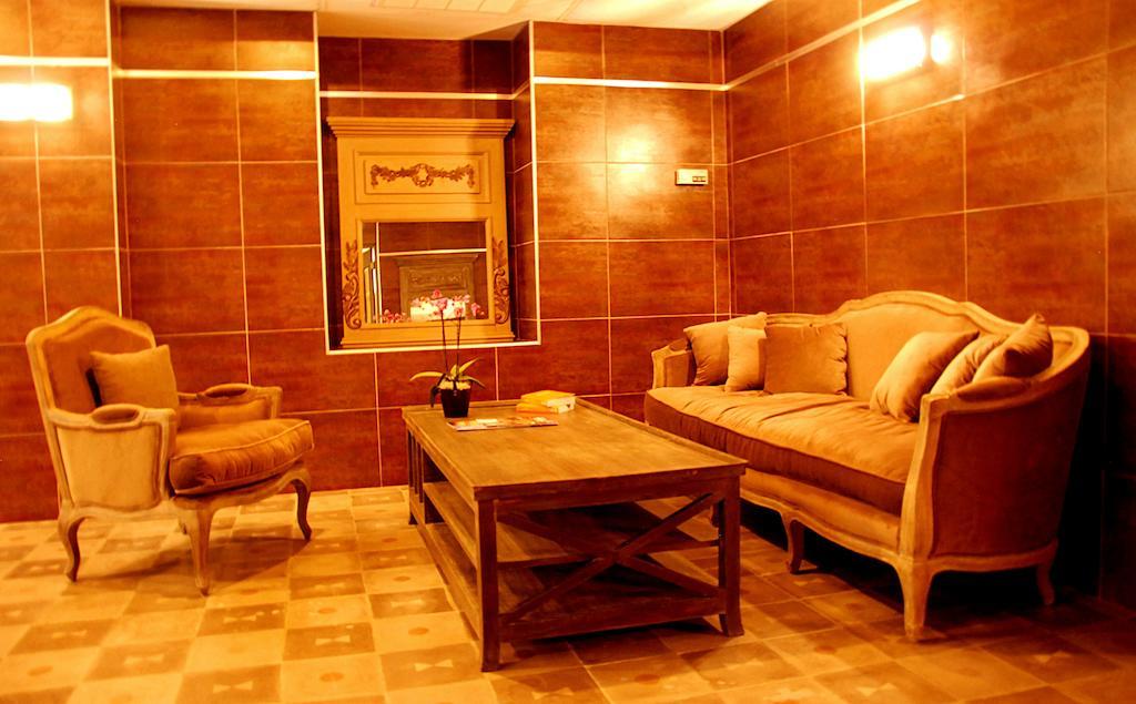 Hotel Les Mazets Des Roches Tarascon Exteriör bild