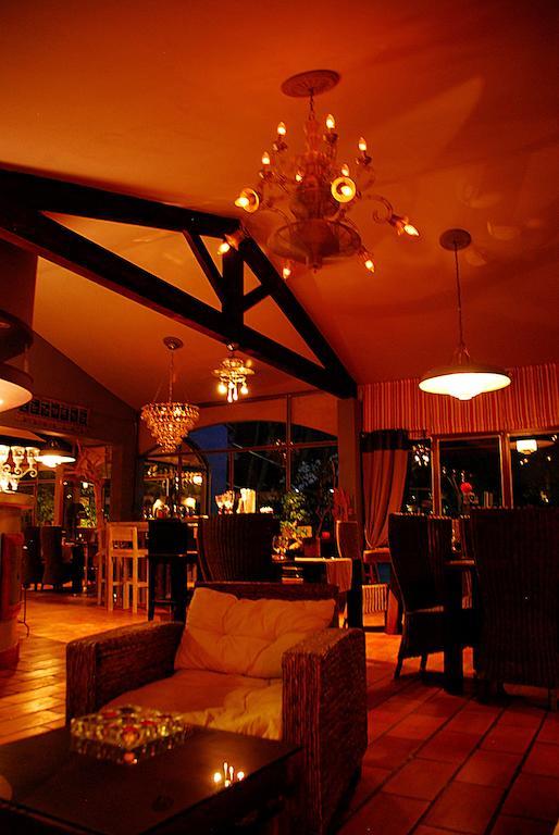 Hotel Les Mazets Des Roches Tarascon Exteriör bild