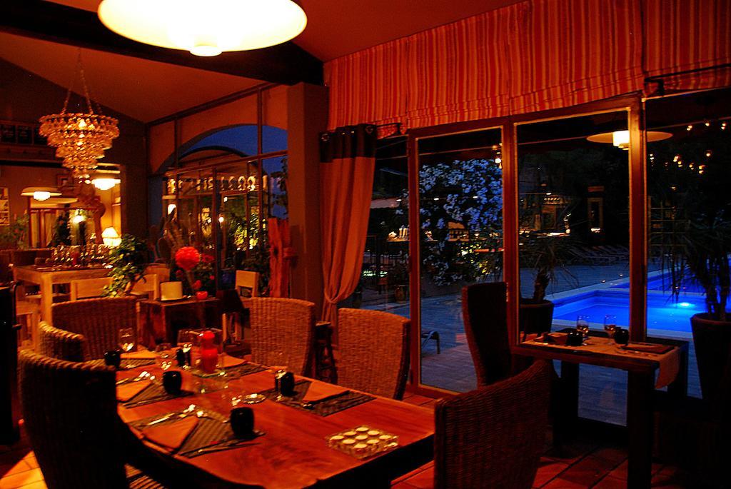 Hotel Les Mazets Des Roches Tarascon Exteriör bild