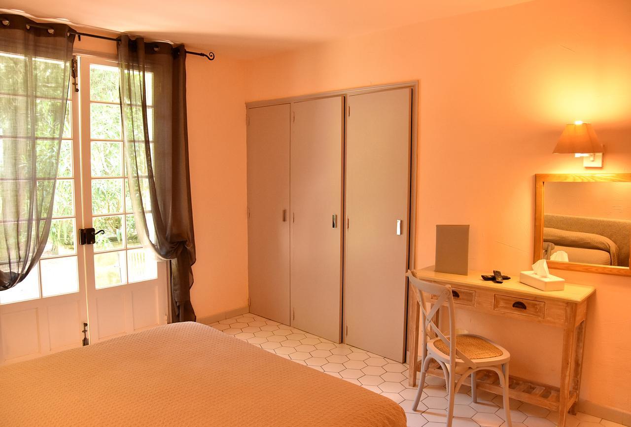 Hotel Les Mazets Des Roches Tarascon Exteriör bild
