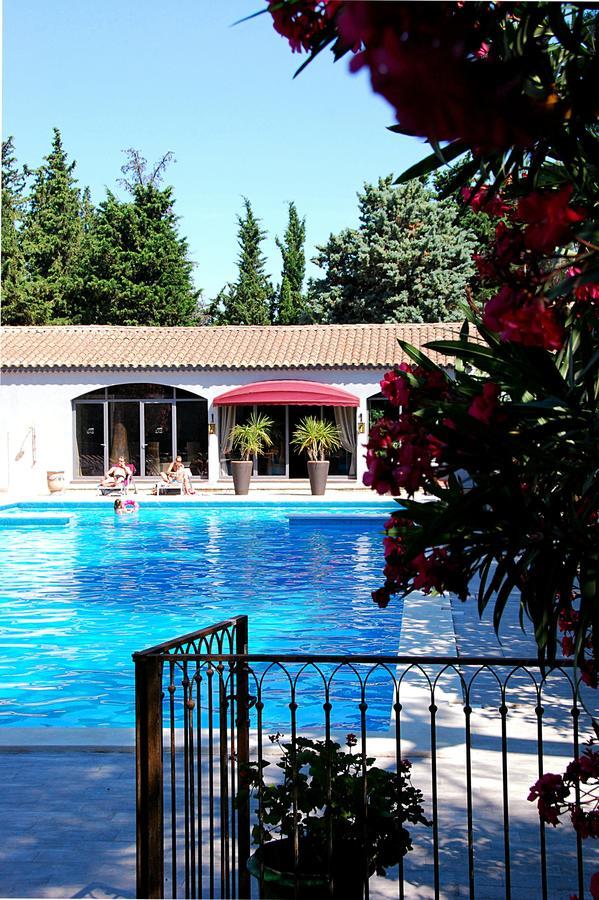 Hotel Les Mazets Des Roches Tarascon Exteriör bild