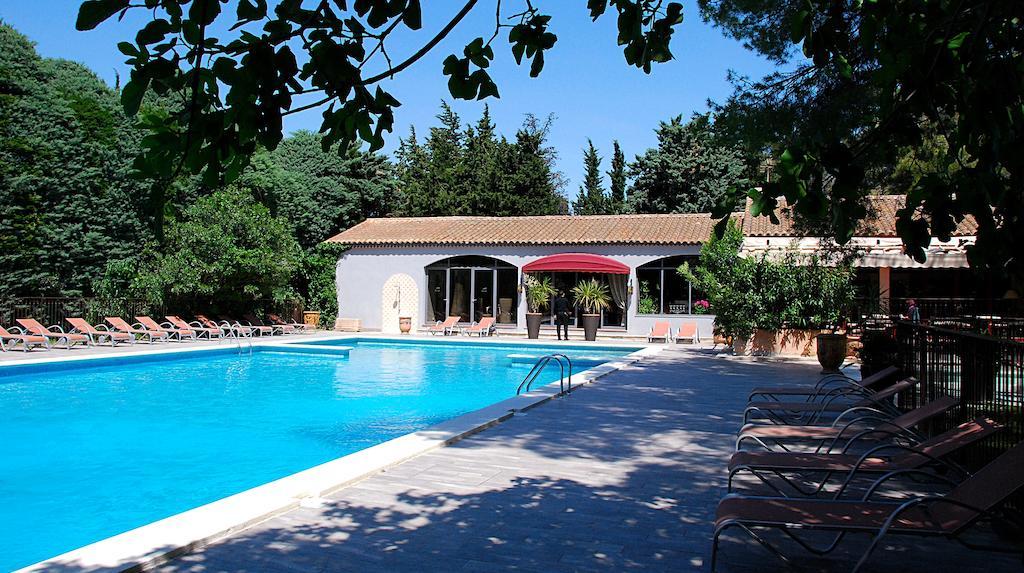 Hotel Les Mazets Des Roches Tarascon Exteriör bild