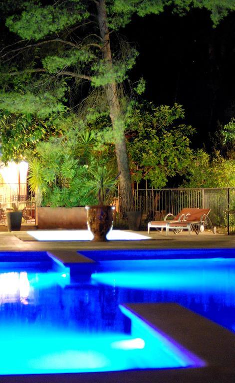 Hotel Les Mazets Des Roches Tarascon Exteriör bild